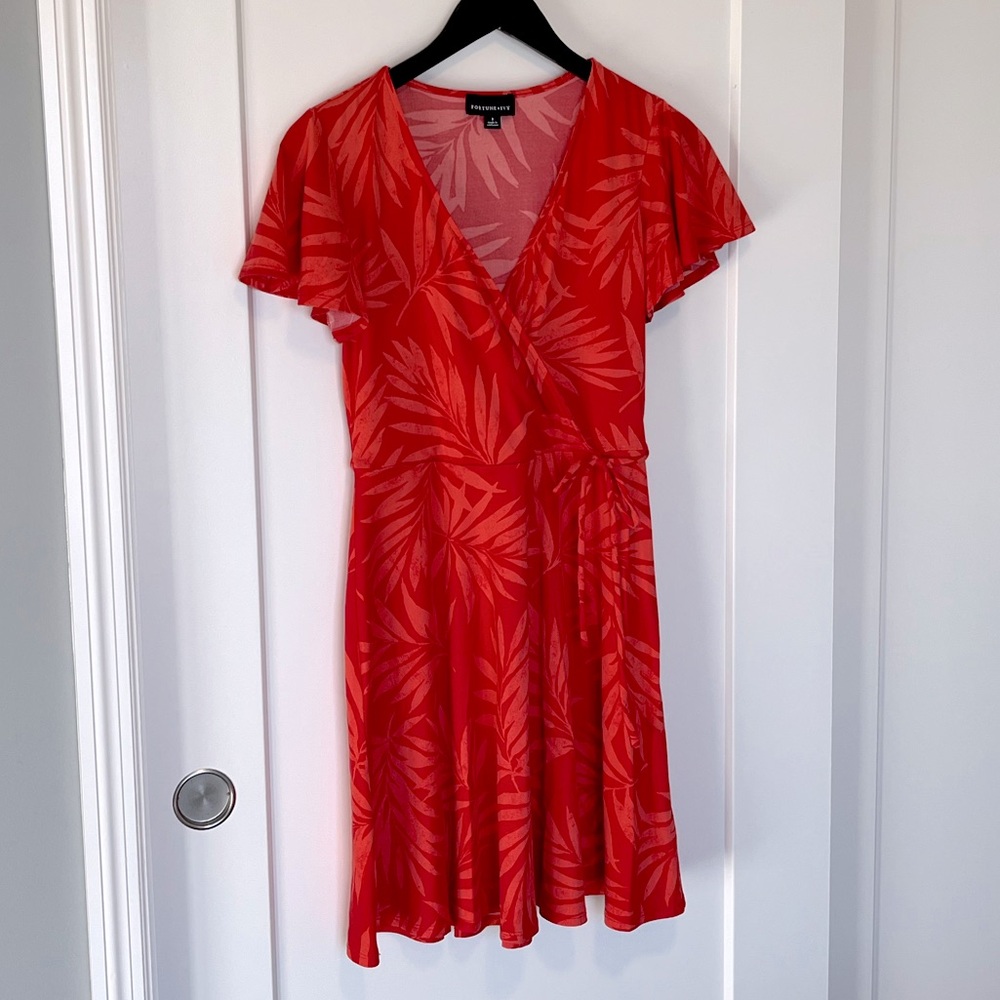 Fortune & Ivy Coral Floral wrap mini dress, size small